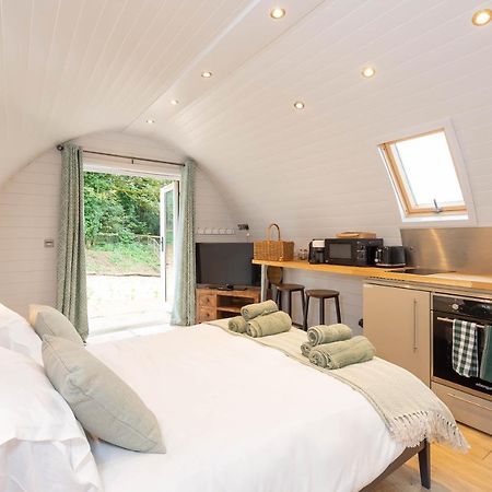 The Plough Inn Cabins Ramsden 外观 照片