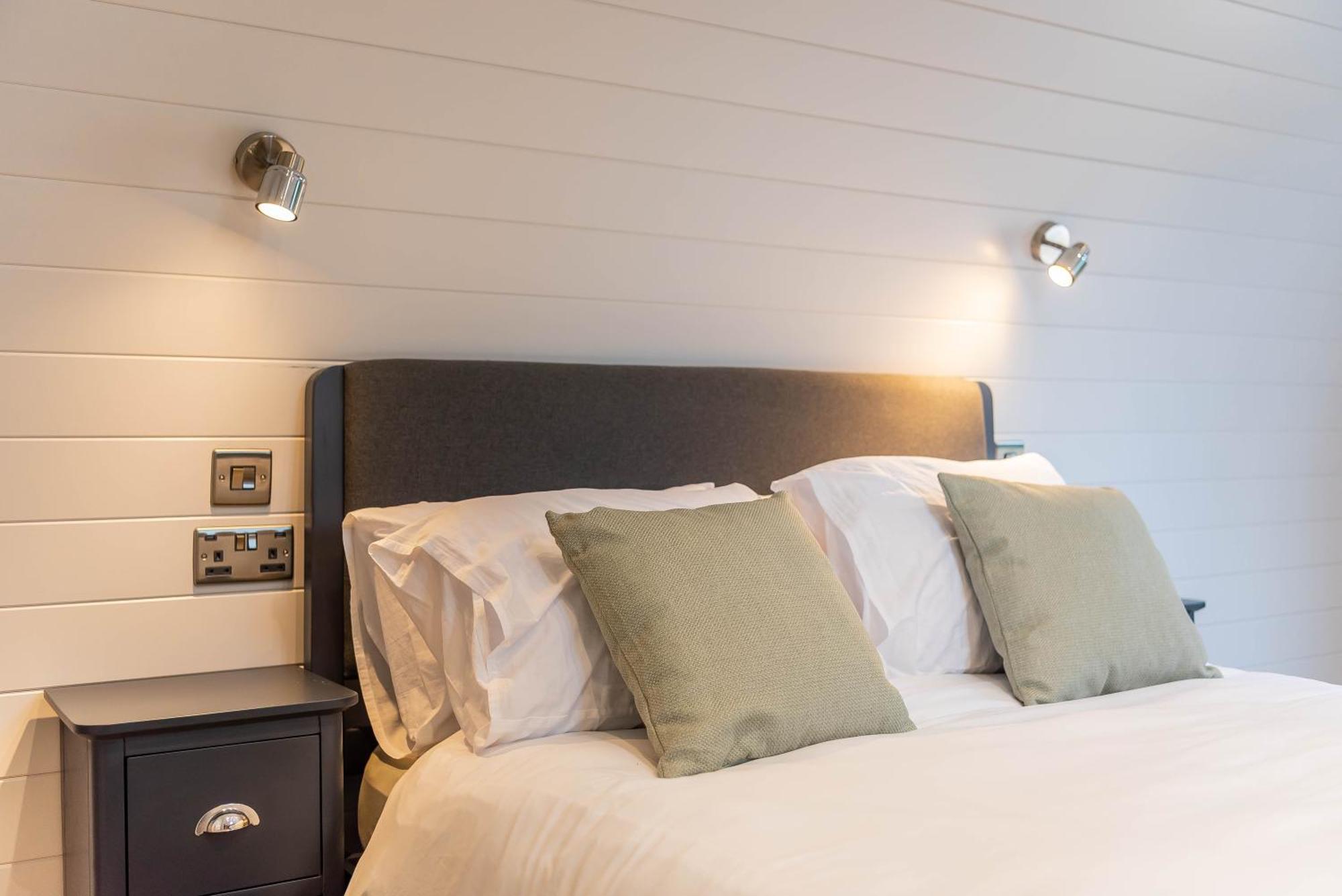 The Plough Inn Cabins Ramsden 外观 照片