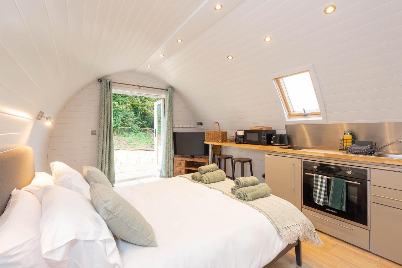 The Plough Inn Cabins Ramsden 外观 照片