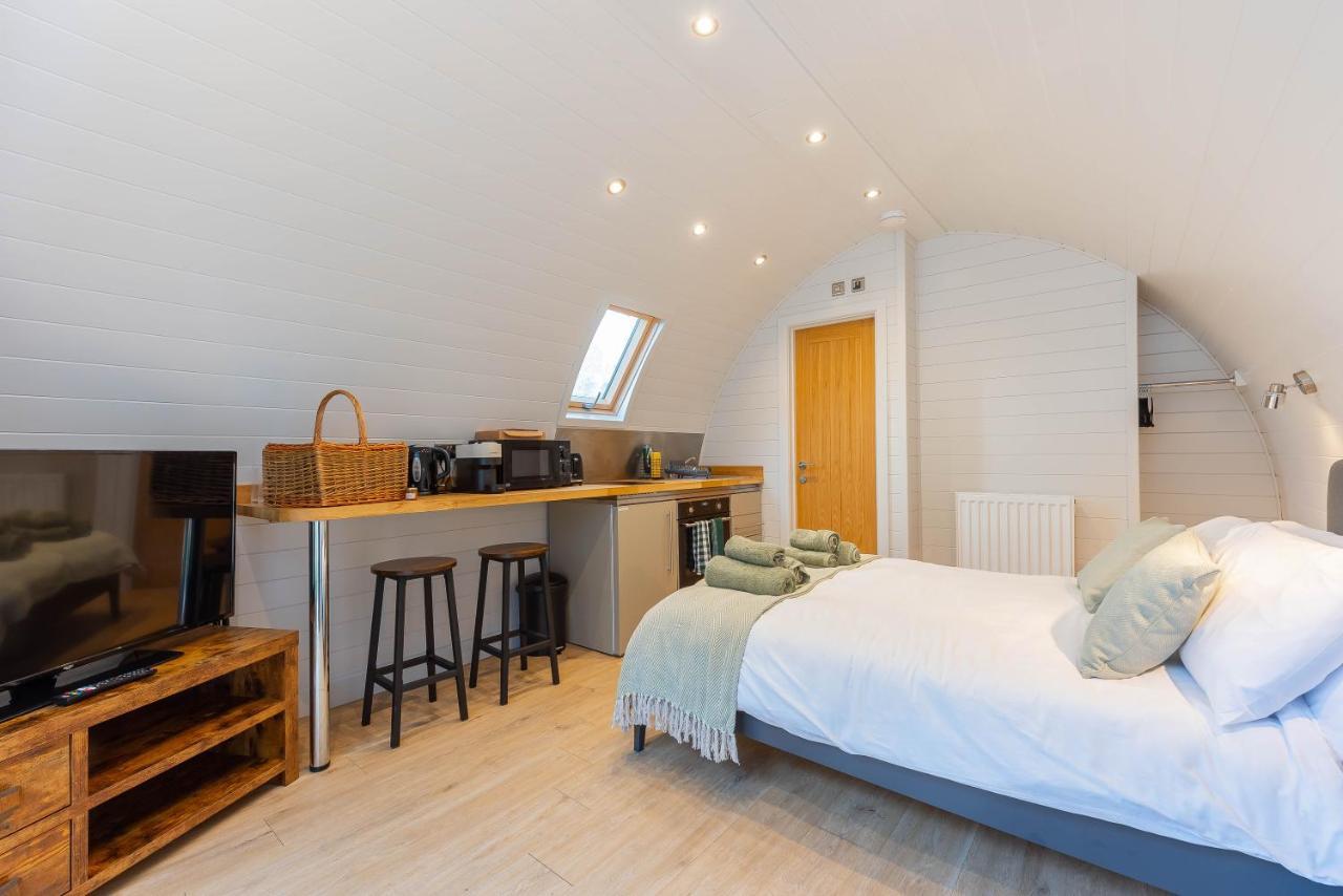 The Plough Inn Cabins Ramsden 外观 照片