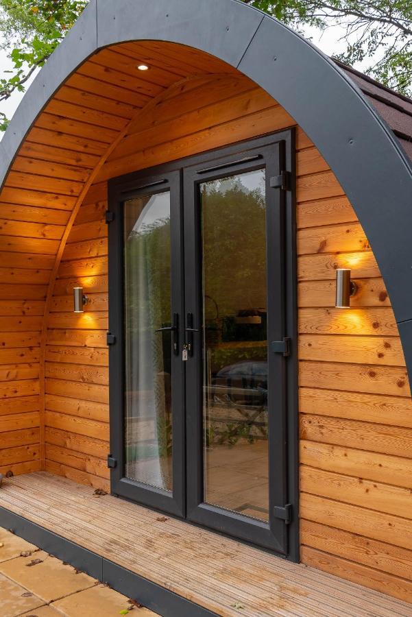 The Plough Inn Cabins Ramsden 外观 照片