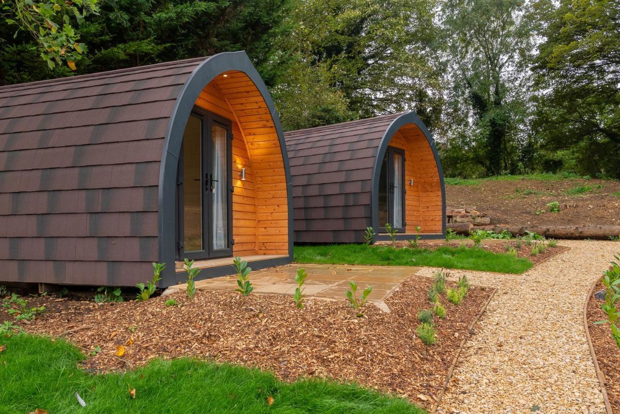 The Plough Inn Cabins Ramsden 外观 照片