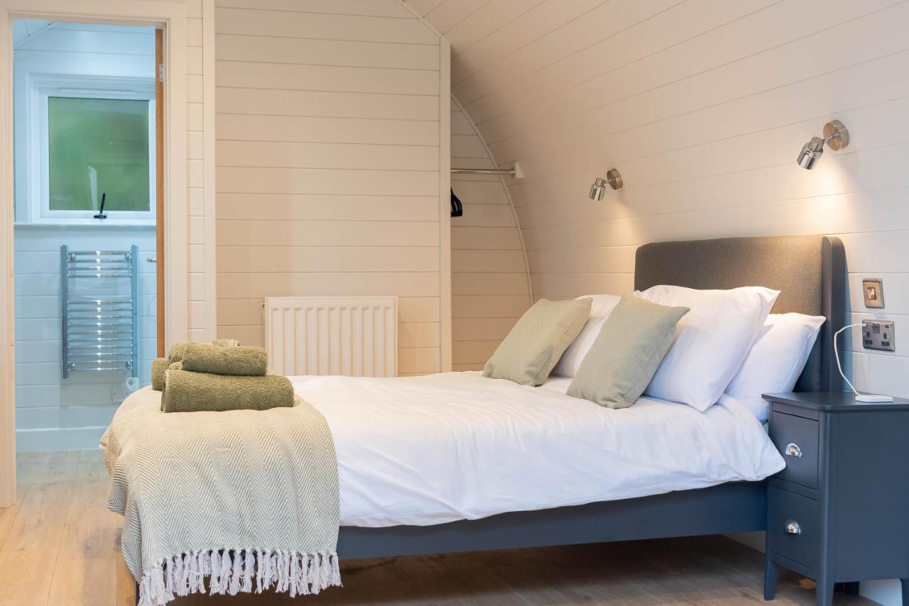 The Plough Inn Cabins Ramsden 外观 照片
