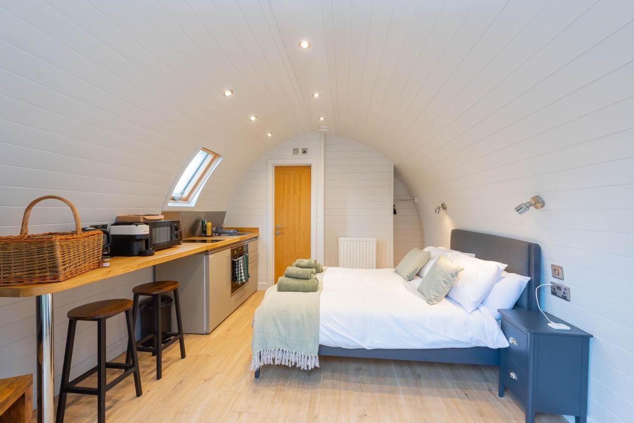 The Plough Inn Cabins Ramsden 外观 照片
